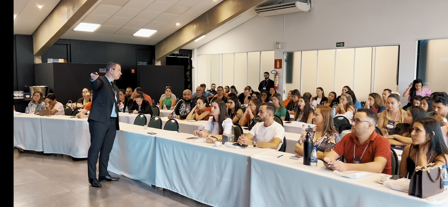 Felipe Ansaloni, ministrando a 1ª Imersão da Nova Lei de Licitação